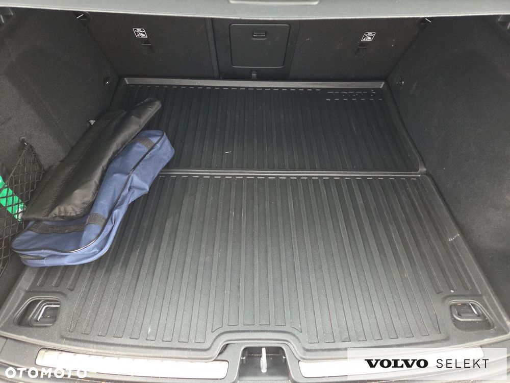 Volvo V60 B4 B Plus Dark - 32