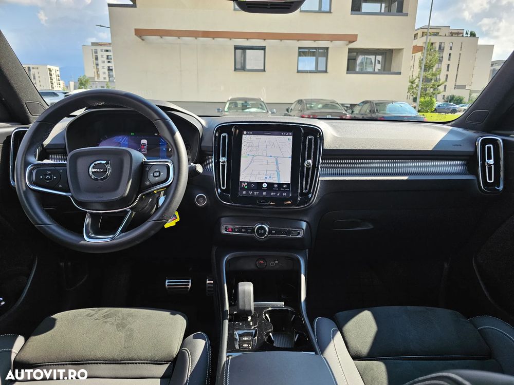 Volvo XC 40 B4 B AWD DKG Plus Dark - 12