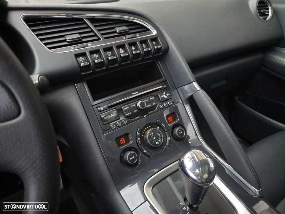 Peugeot 3008 1.6 e-HDi Executive CMP6 - 24