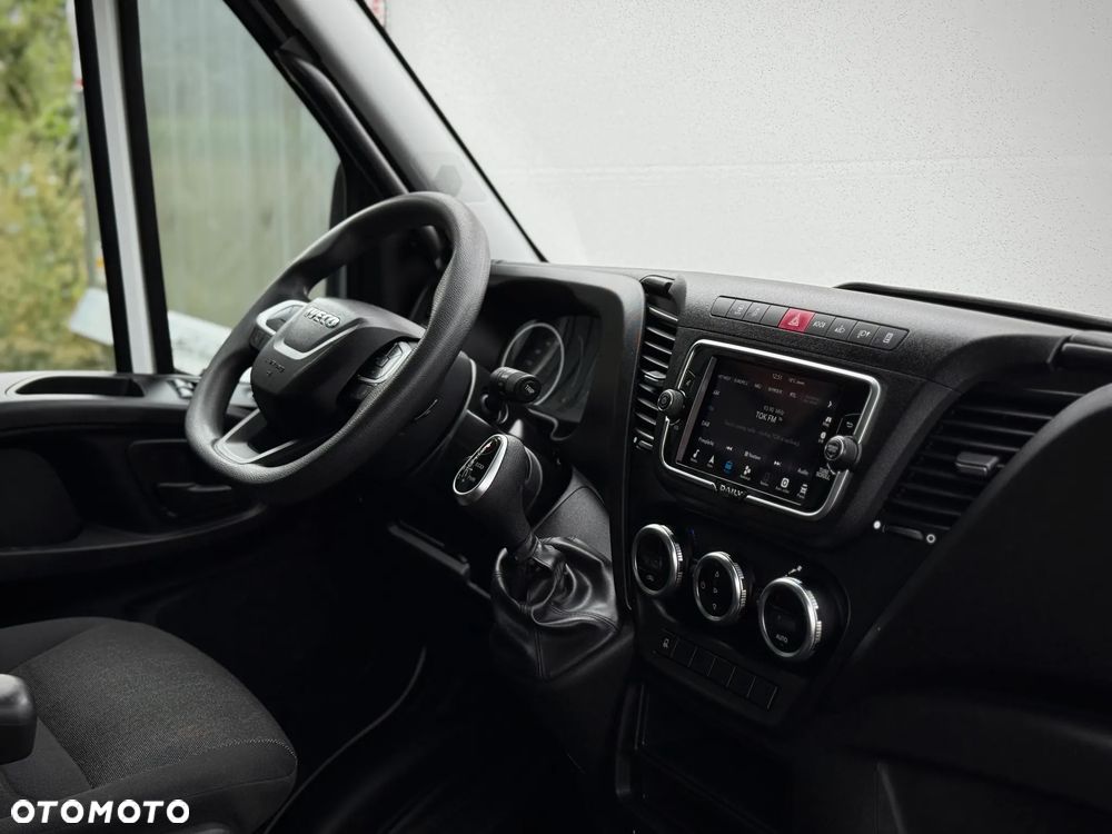 Iveco Daily 35C18 3.0 HPI 180KM / 2023 Rok Produkcji / Kontener 4,7m + Winda 750KG / Automat Hi-Matic / ZAREJESTROWANY W PL - 27