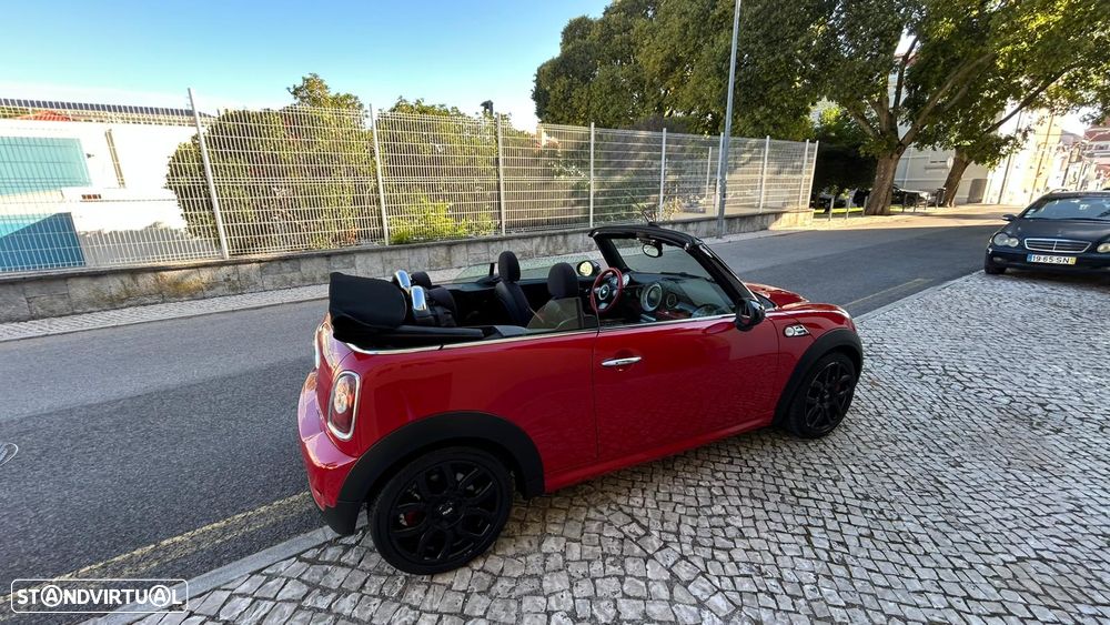 MINI Cabrio John Cooper Works - 11