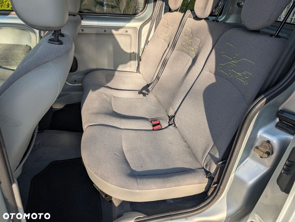 Renault Kangoo 1.2 16V Privilege - 10