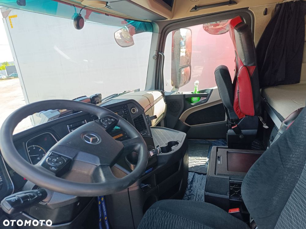 Mercedes-Benz Actros - 3