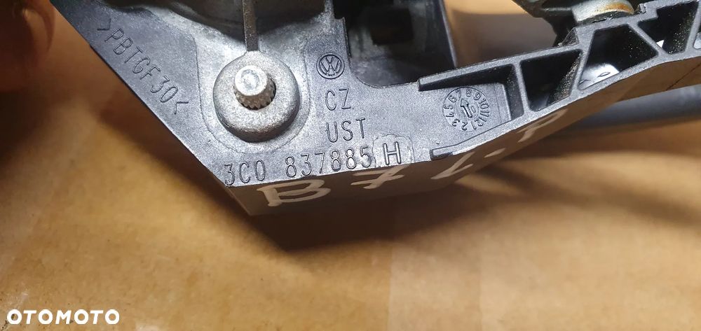 Klamka lewy przód przednia lewa mocowanie VW Passat B7 3C0837885H - 7