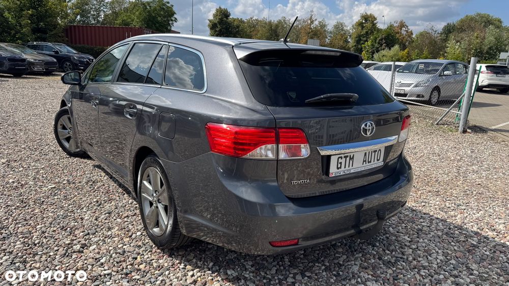 Toyota Avensis 1.8 Premium EU5 - 10