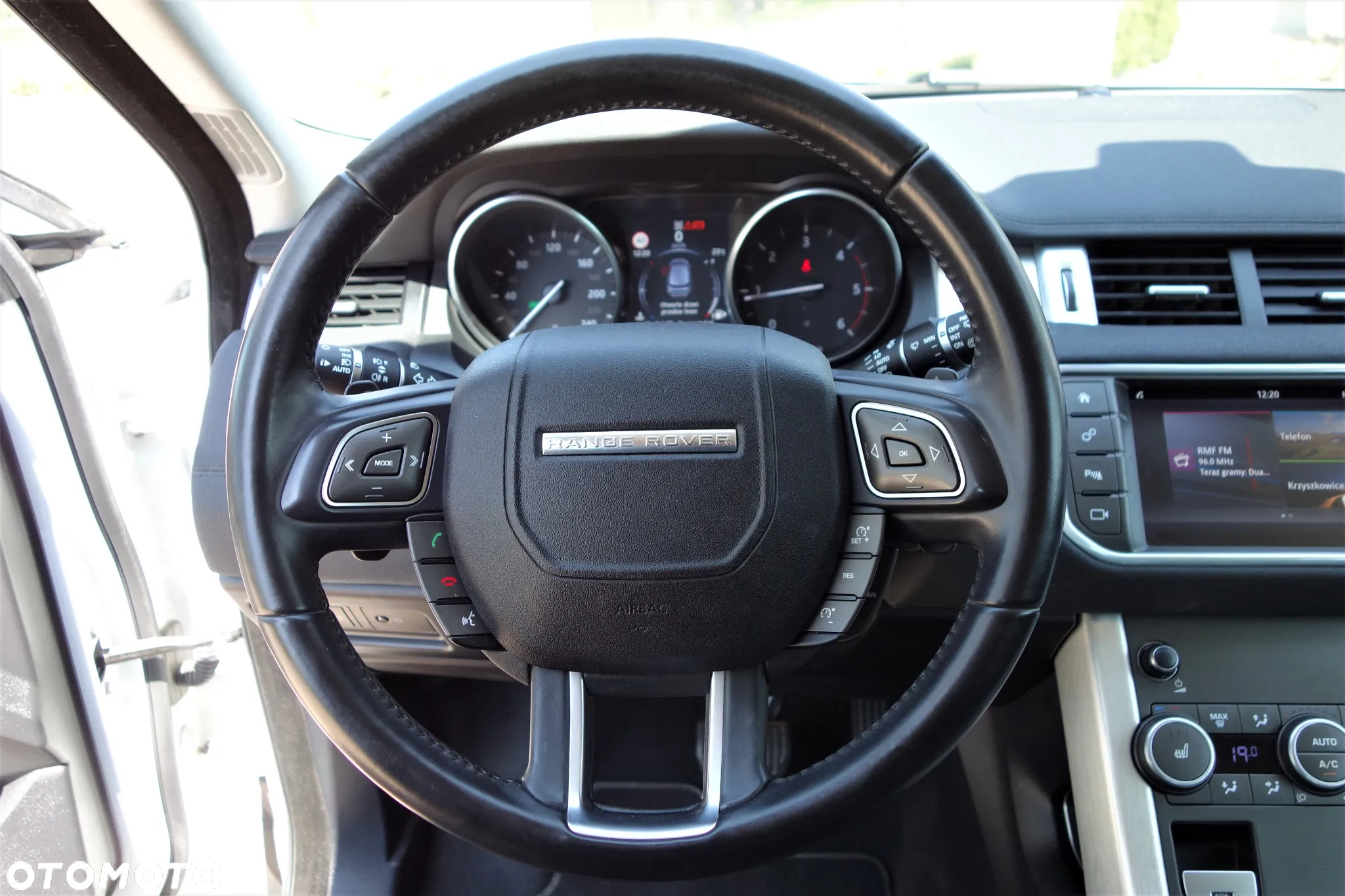 Land Rover Range Rover Evoque - 25