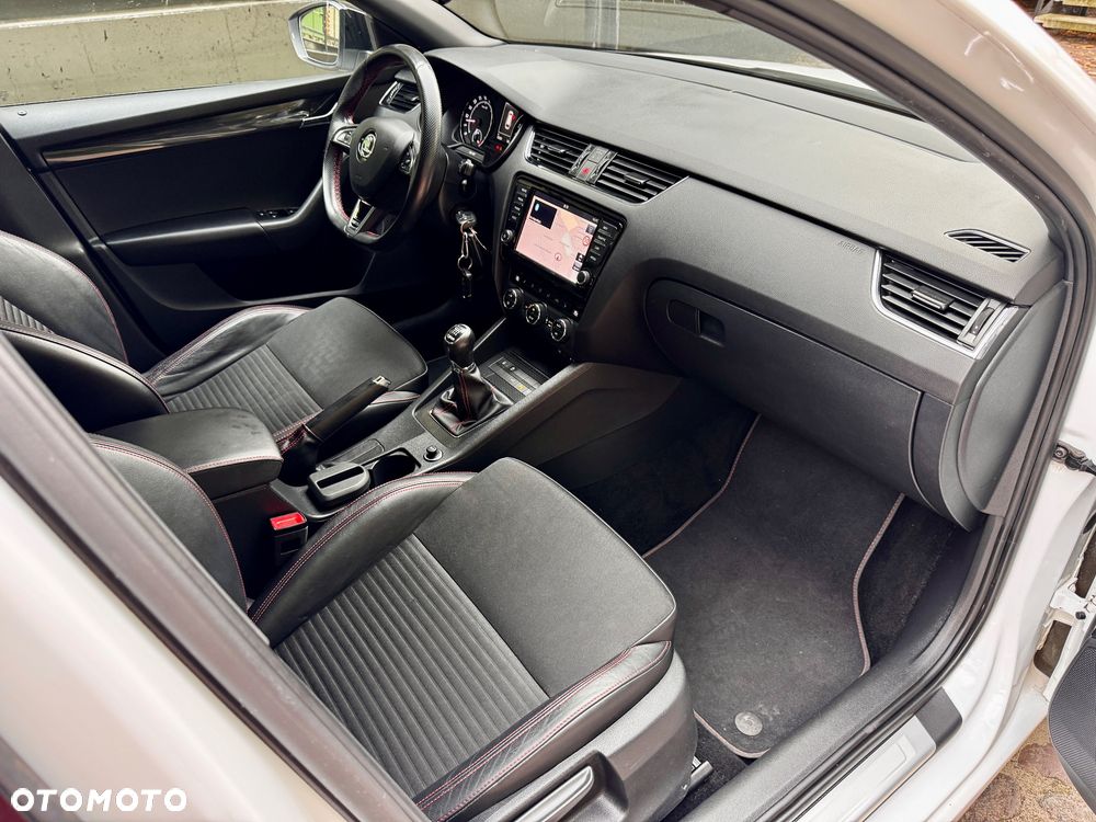 Skoda Octavia 2.0 TDI RS - 32