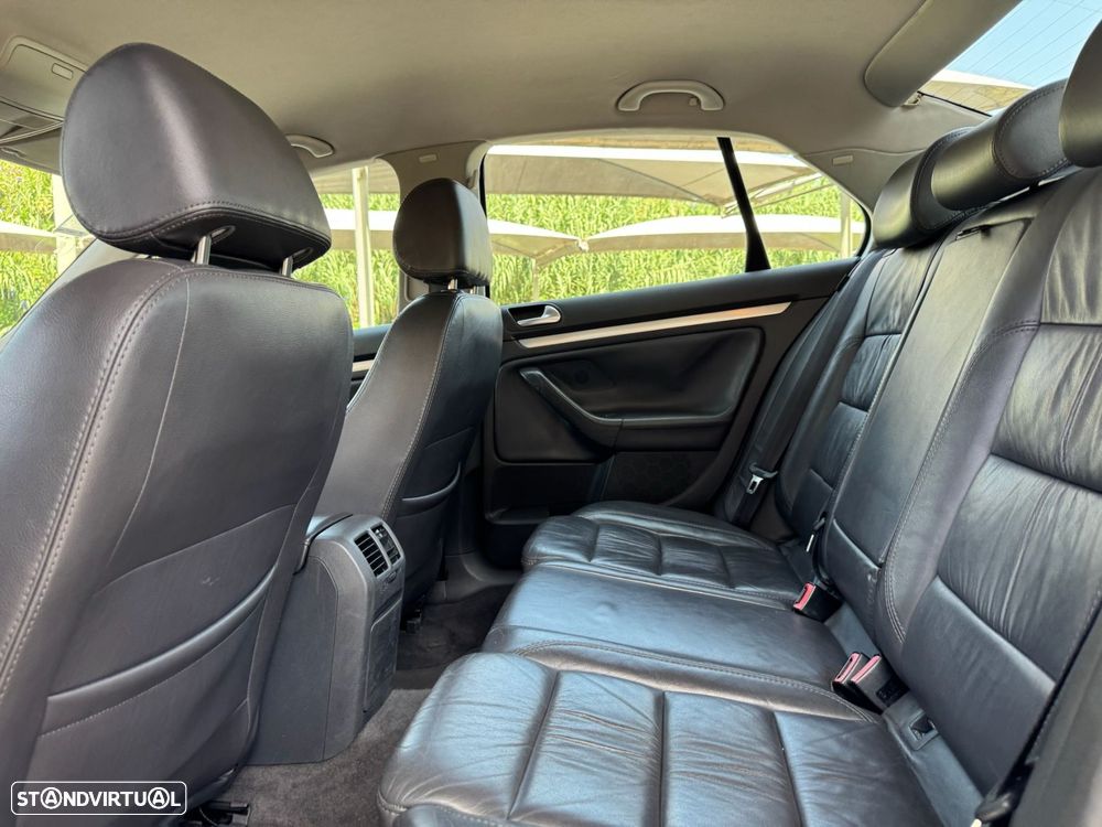 VW Jetta 2.0 TDI Sportline - 17