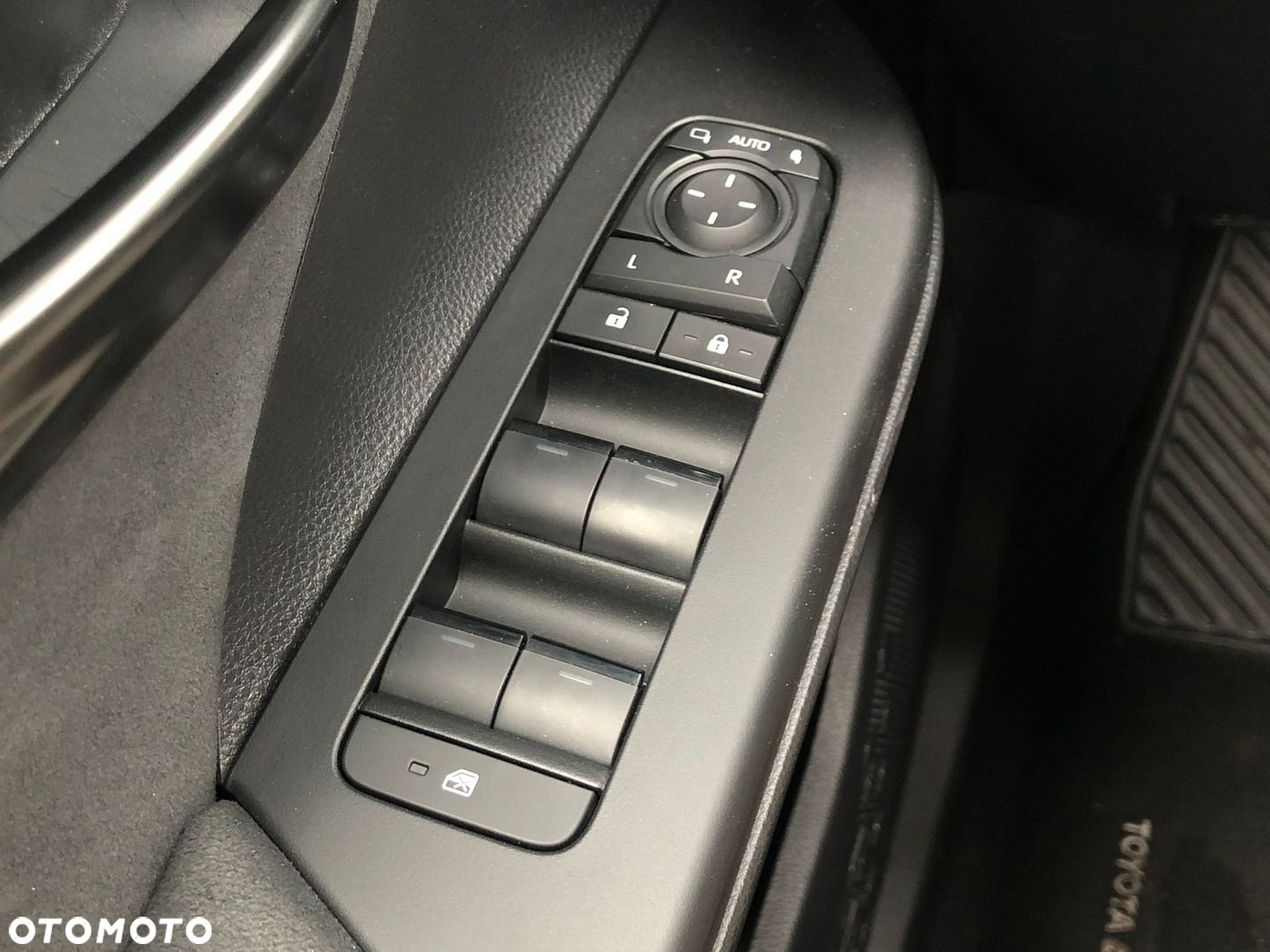 Toyota C-HR - 35