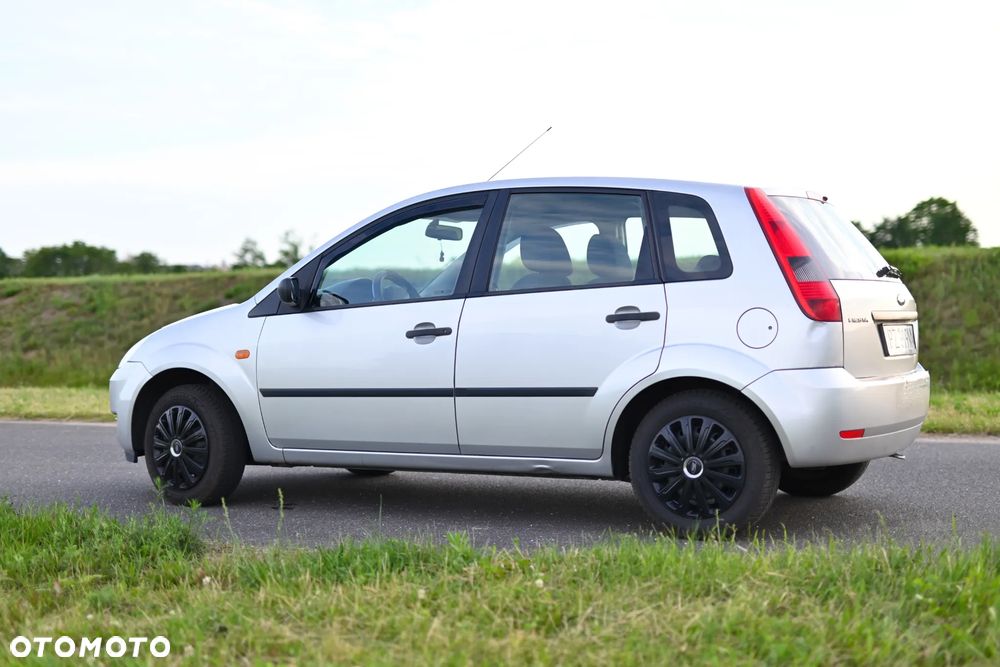 Ford Fiesta 1.3 Ambiente - 9