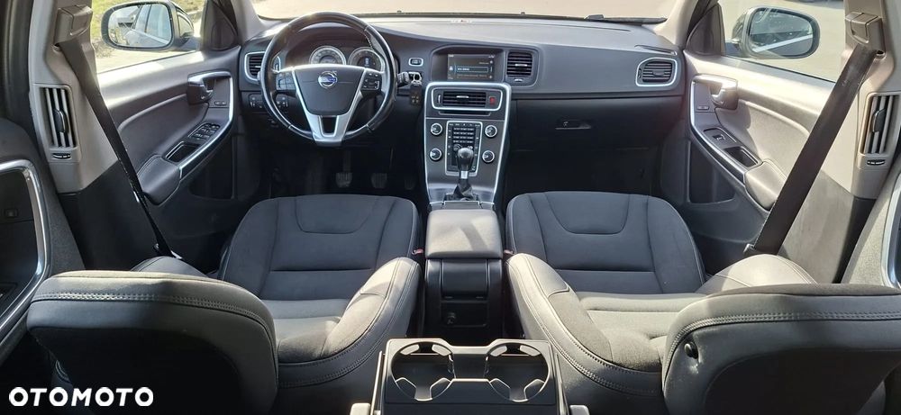 Volvo V60 D4 Momentum - 11
