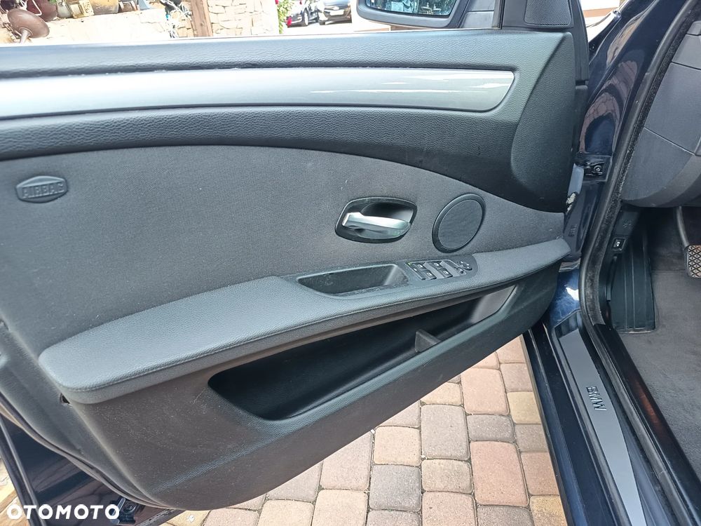 BMW Seria 5 525d - 22