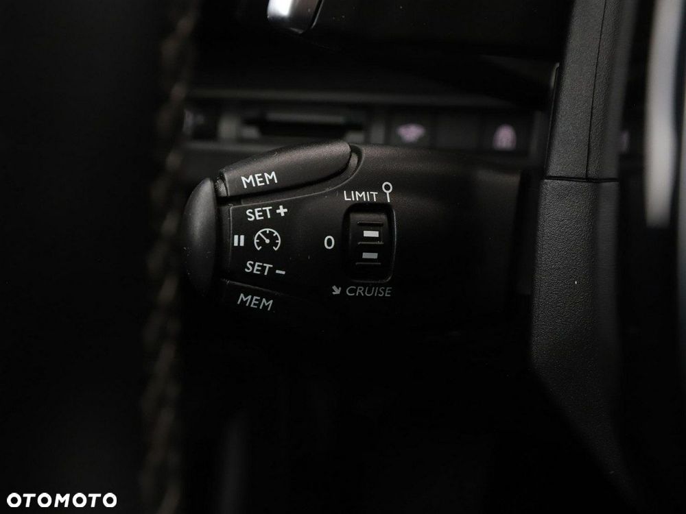 Peugeot 3008 1.6 PureTech GPF Allure S&S EAT8 - 35