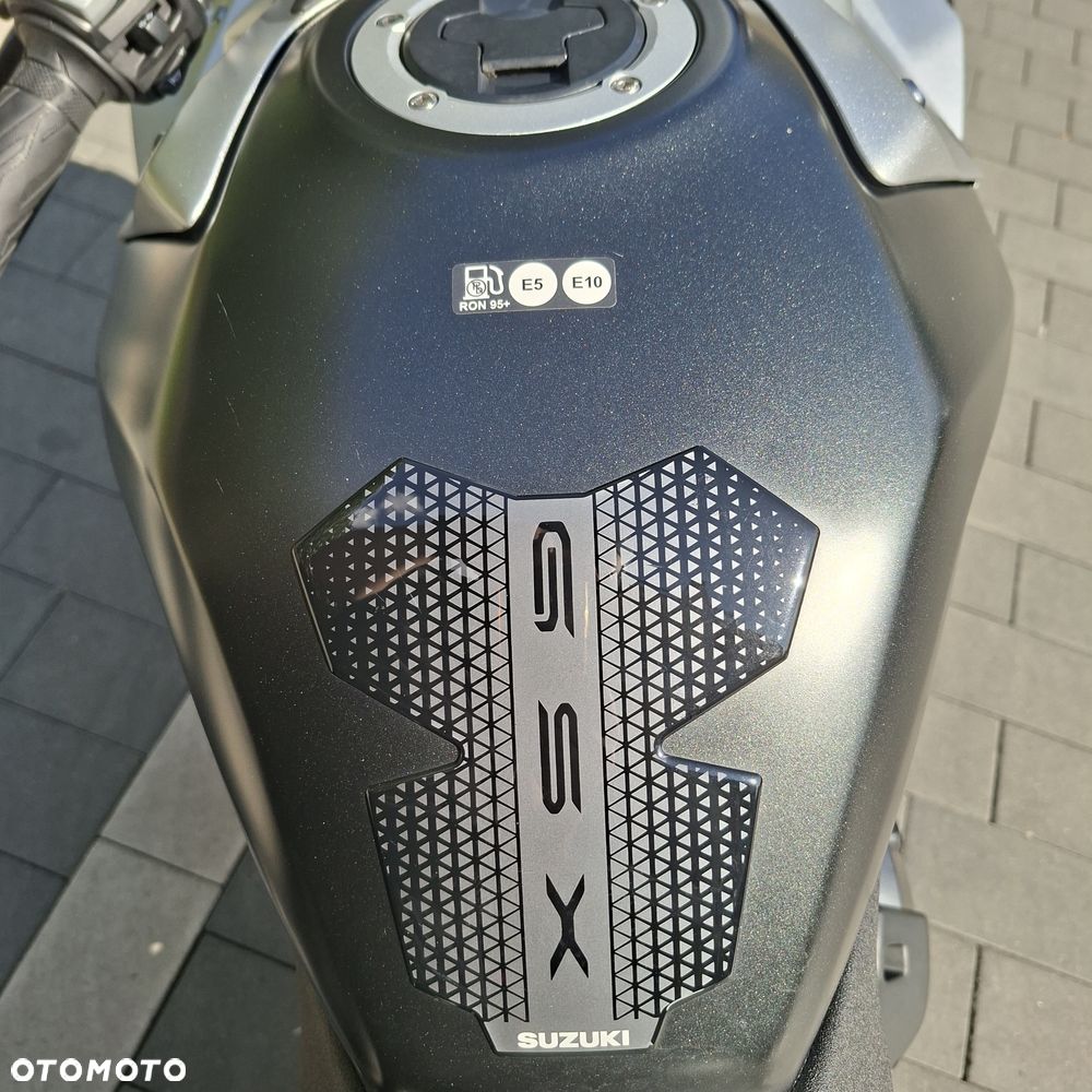 Suzuki GSX-R - 6
