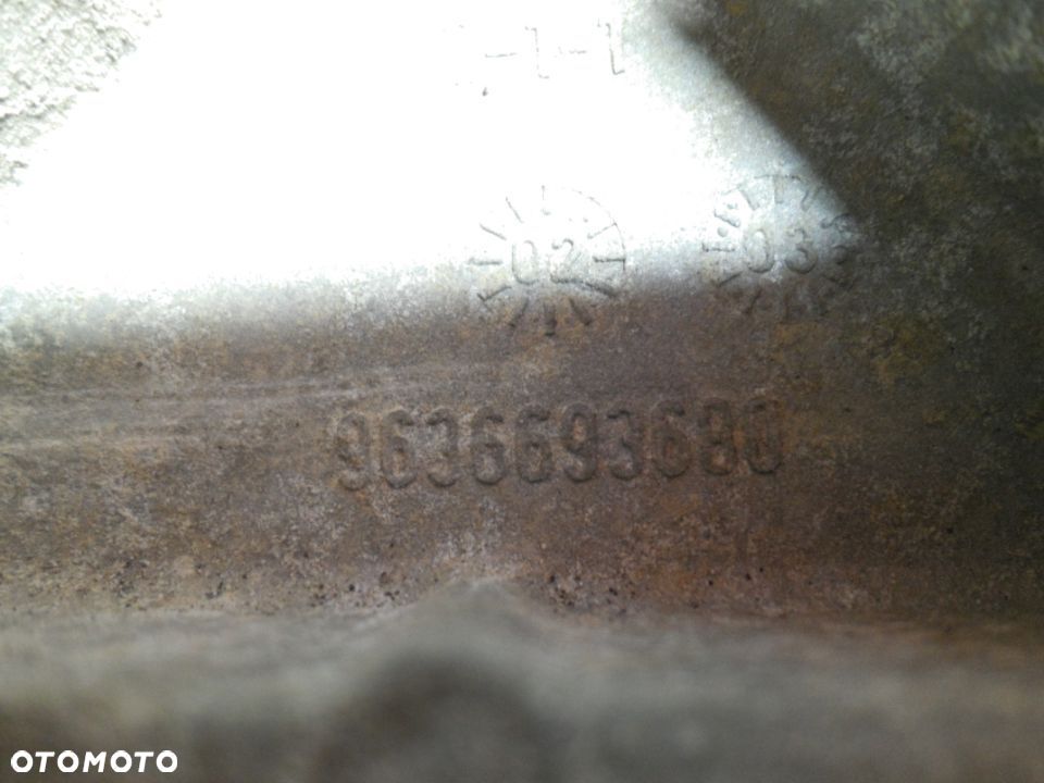 CITROEN PEUGEOT 1.6 16V NFU ŁAPA WSPORNIK MOCOWANIE UCHWYT KOMPRESORA KLIMATYZACJI SPRĘŻARKI 963 - 5