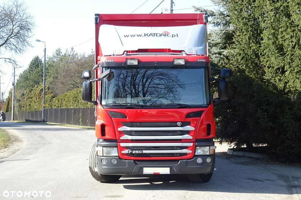 Scania P250 Euro 6 sypialna firanka wys.2.60 winda poduszki sprowadzony - 21