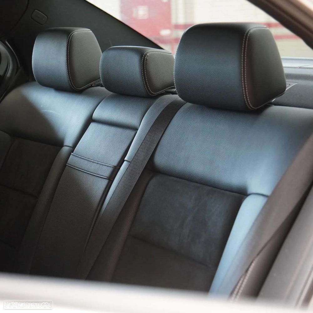 Mercedes-Benz E 300 Bluetec Hybrid Avantgarde - 12