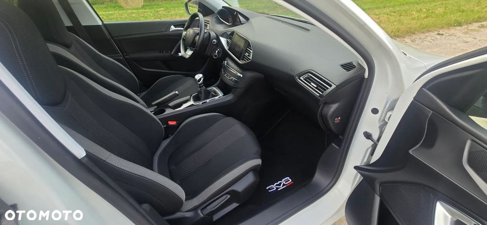 Peugeot 308 1.6 BlueHDi Allure S&S - 26