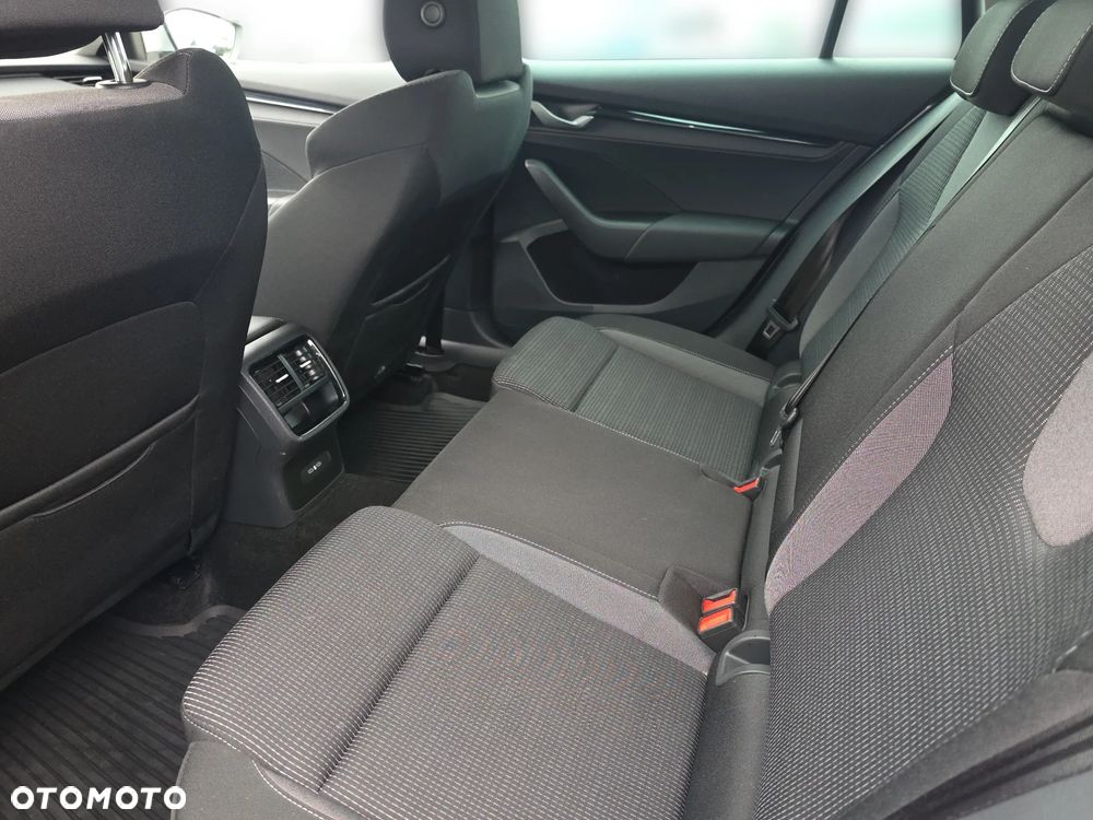 Skoda Octavia 1.5 TSI mHEV Selection DSG - 12