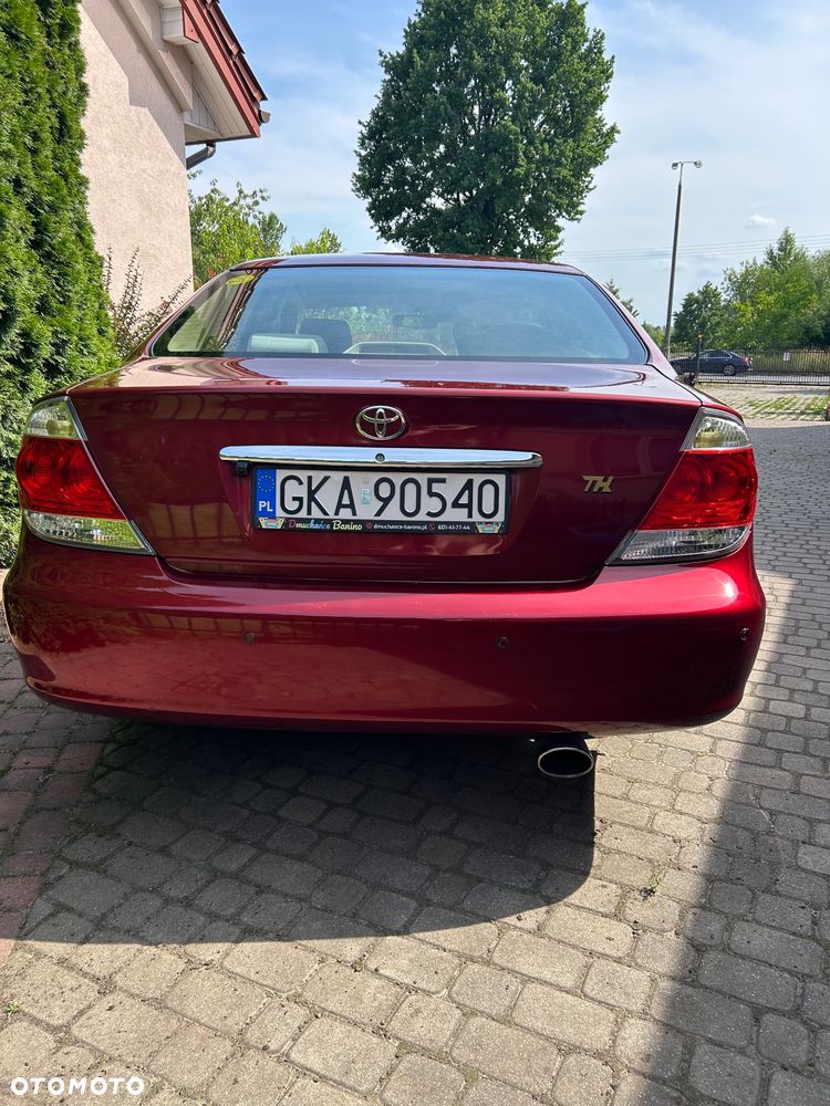 Toyota Camry - 12