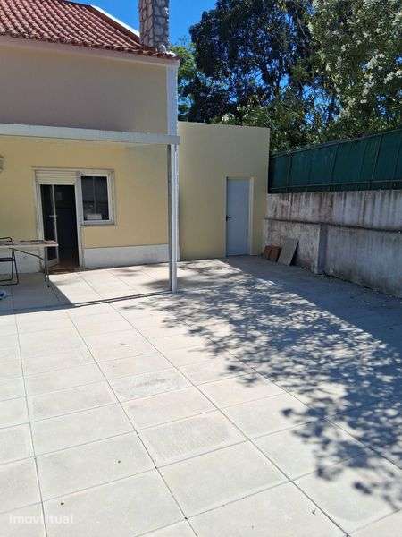 Moradia independente T2 + 2 - Grande imagem: 2/9