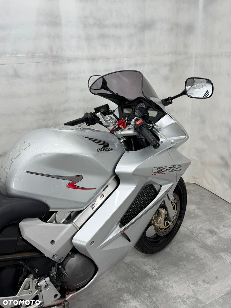 Honda VFR - 19