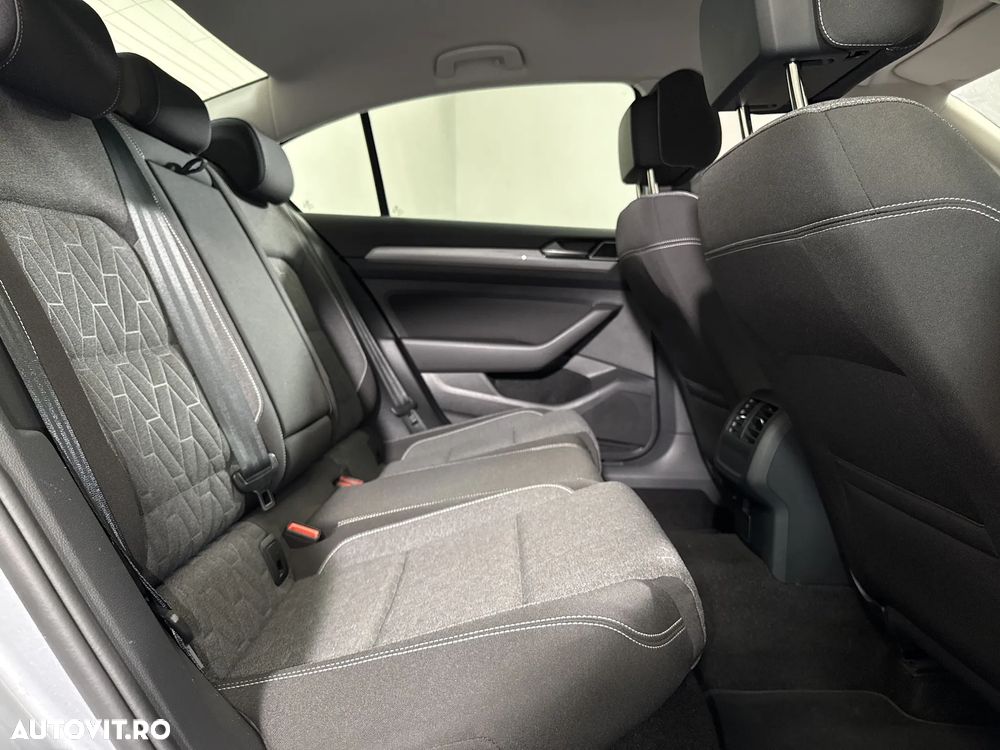 Volkswagen Passat - 13