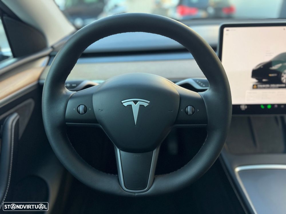 Tesla Model Y - 17