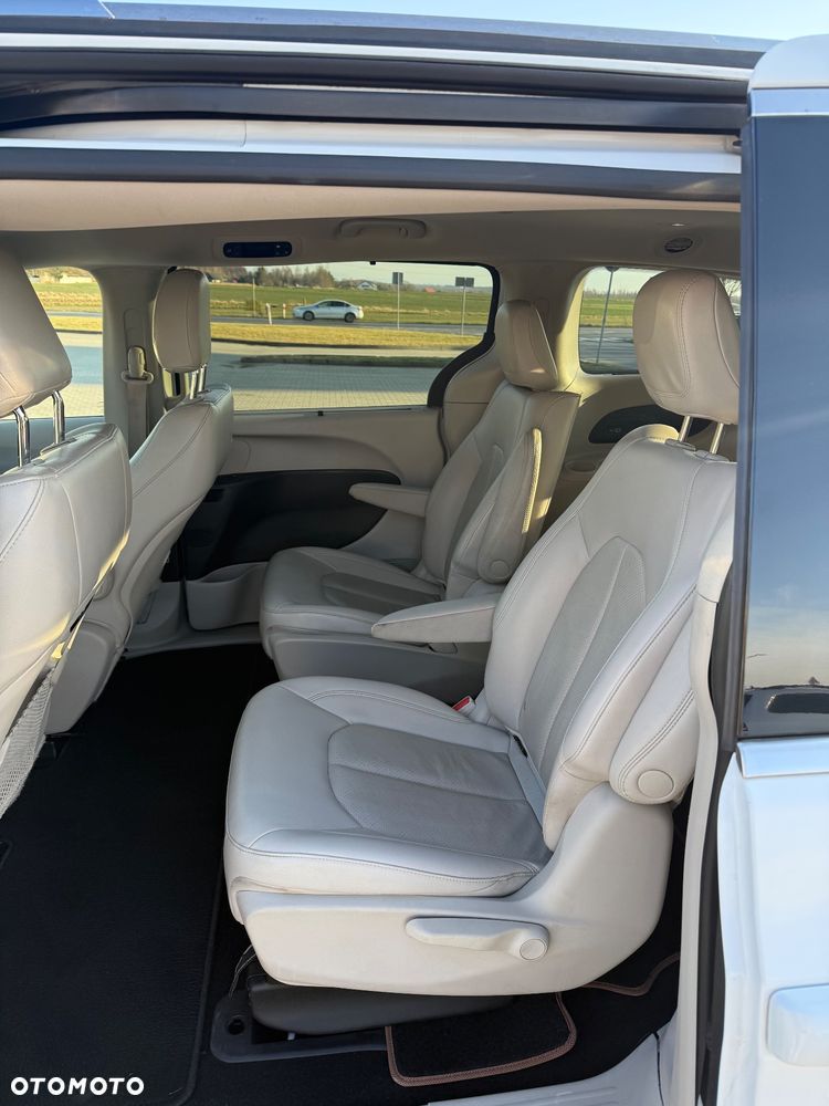 Chrysler Pacifica - 6