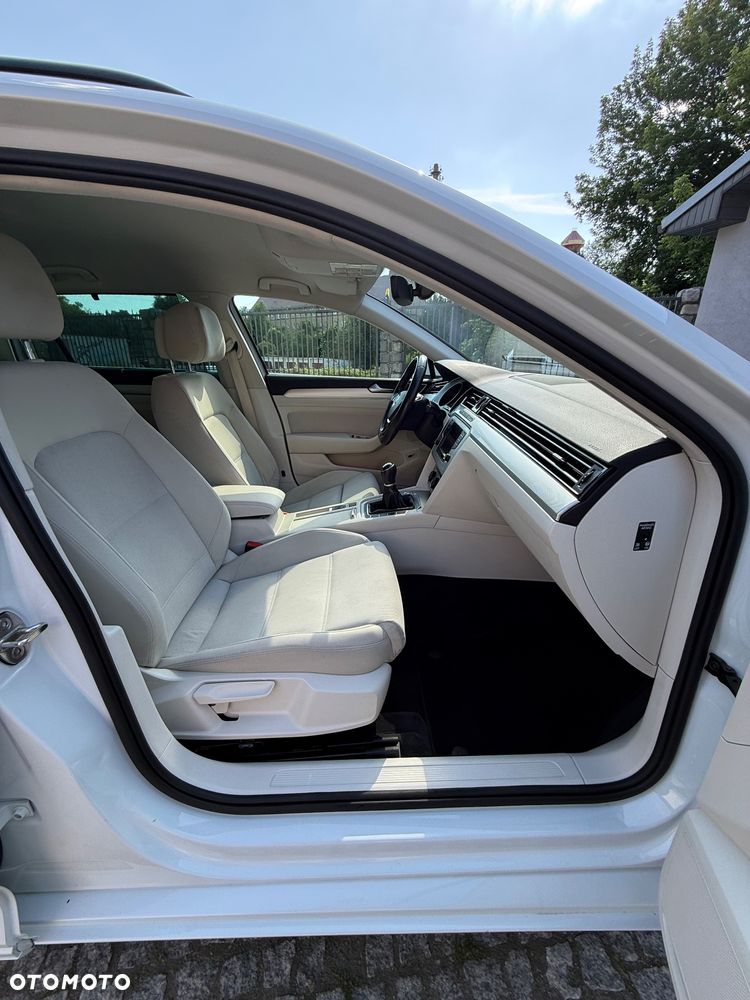 Volkswagen Passat 2.0 TDI SCR (BlueMotion Technology) 4Motion Comfortline - 25