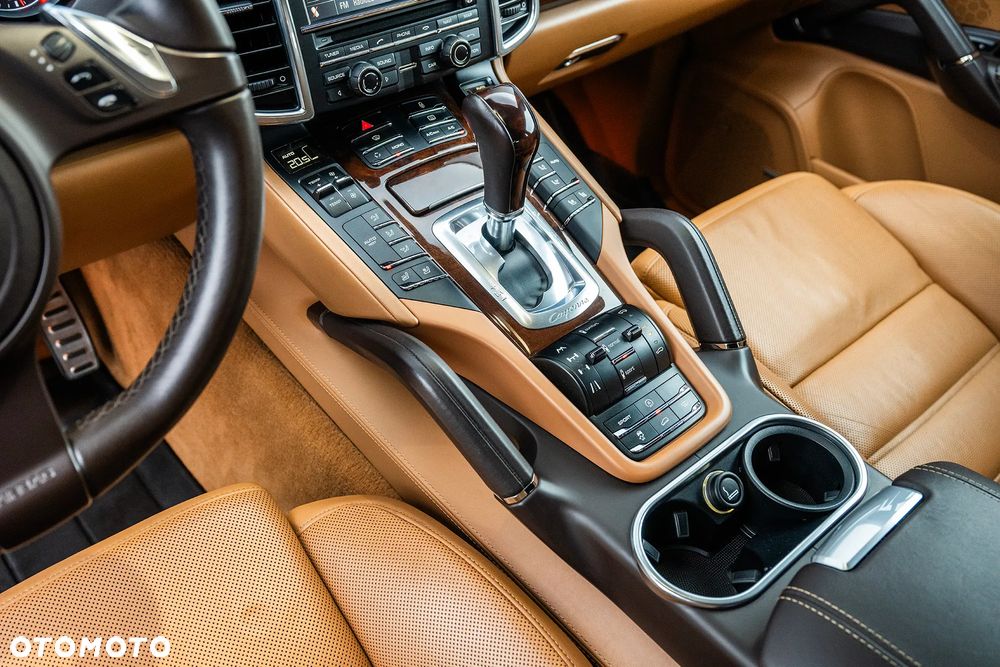 Porsche Cayenne Turbo - 13