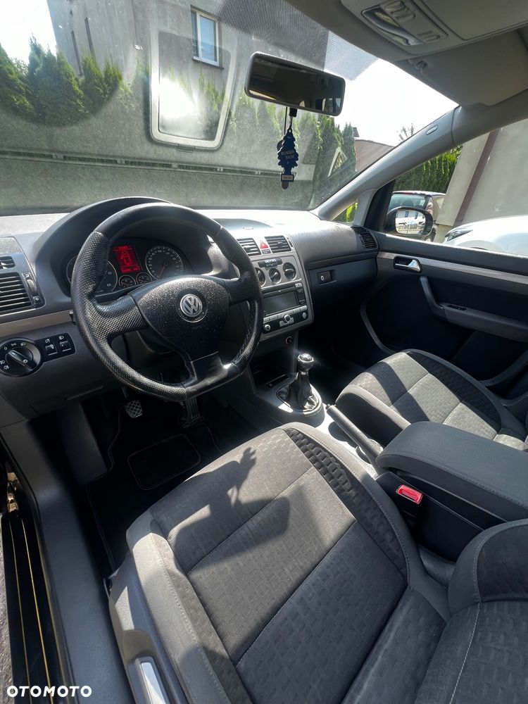 Volkswagen Touran - 8