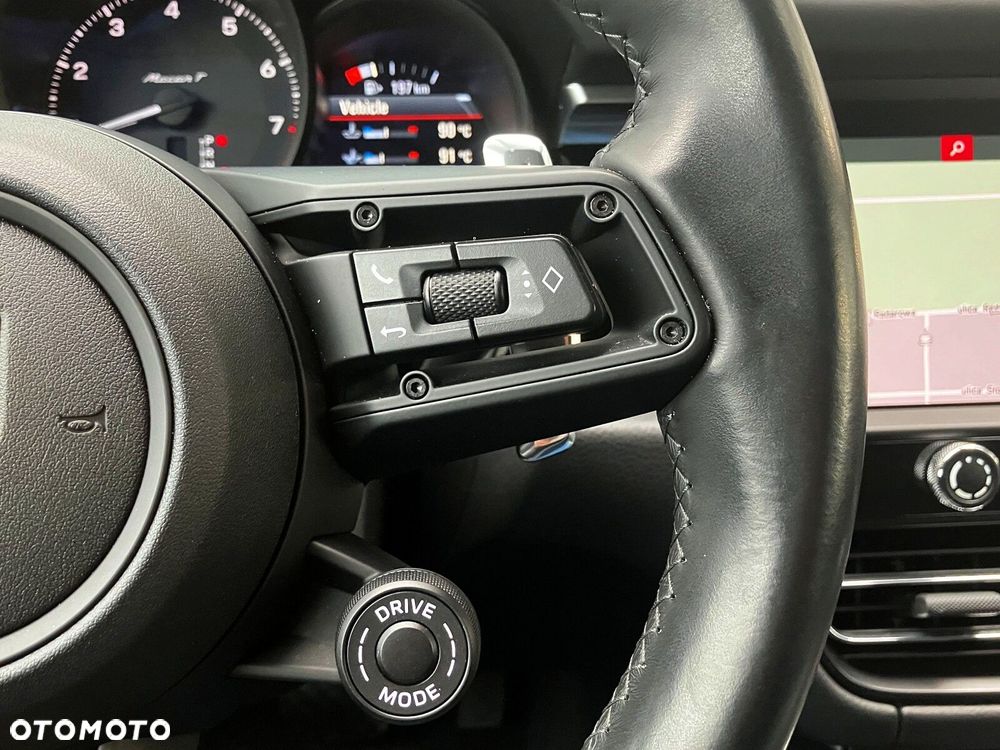 Porsche Macan - 24