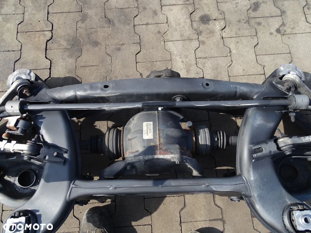 MERCEDES C KLASA W205 Belka zawieszenia tył sanki komplet - 8