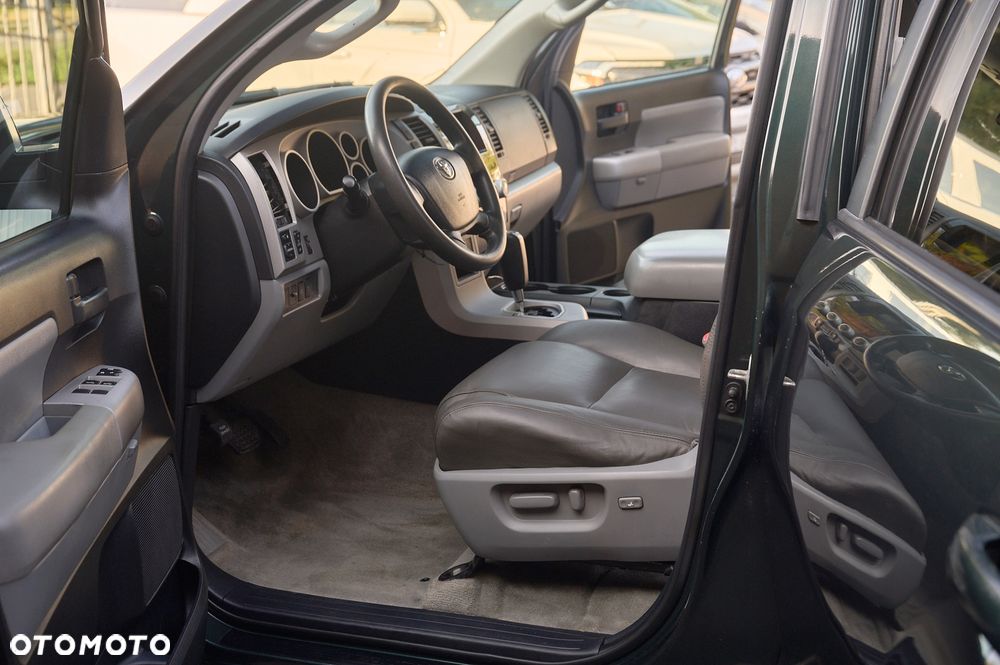 Toyota Sequoia - 19