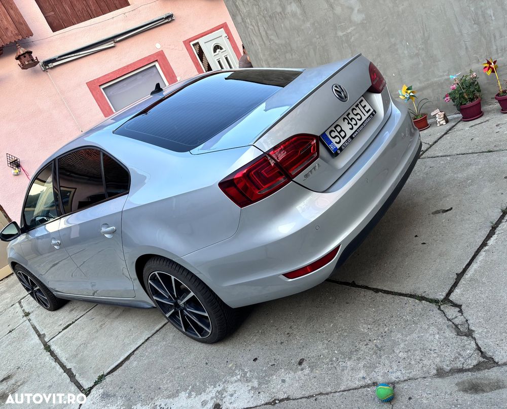 Volkswagen Jetta - 6