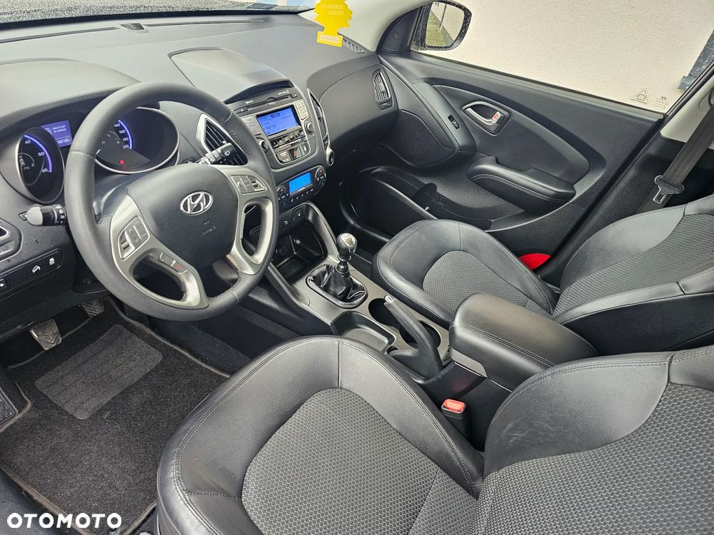 Hyundai ix35 1.7 CRDi 2WD blue Finale Gold - 24