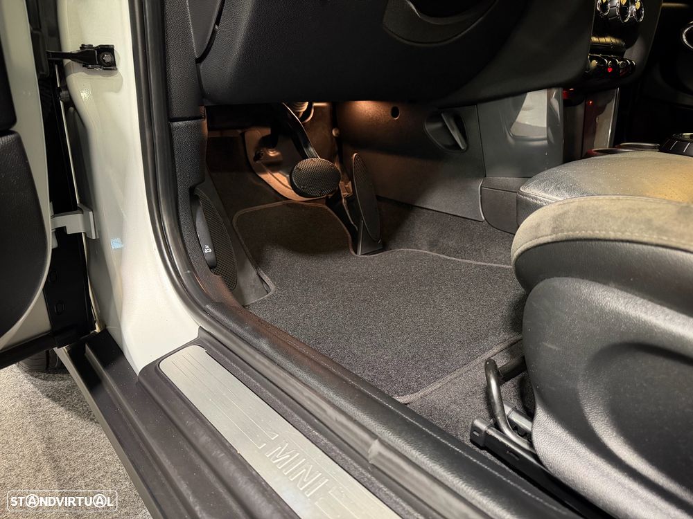 MINI 5 Portas Cooper Aut. Classic - 21