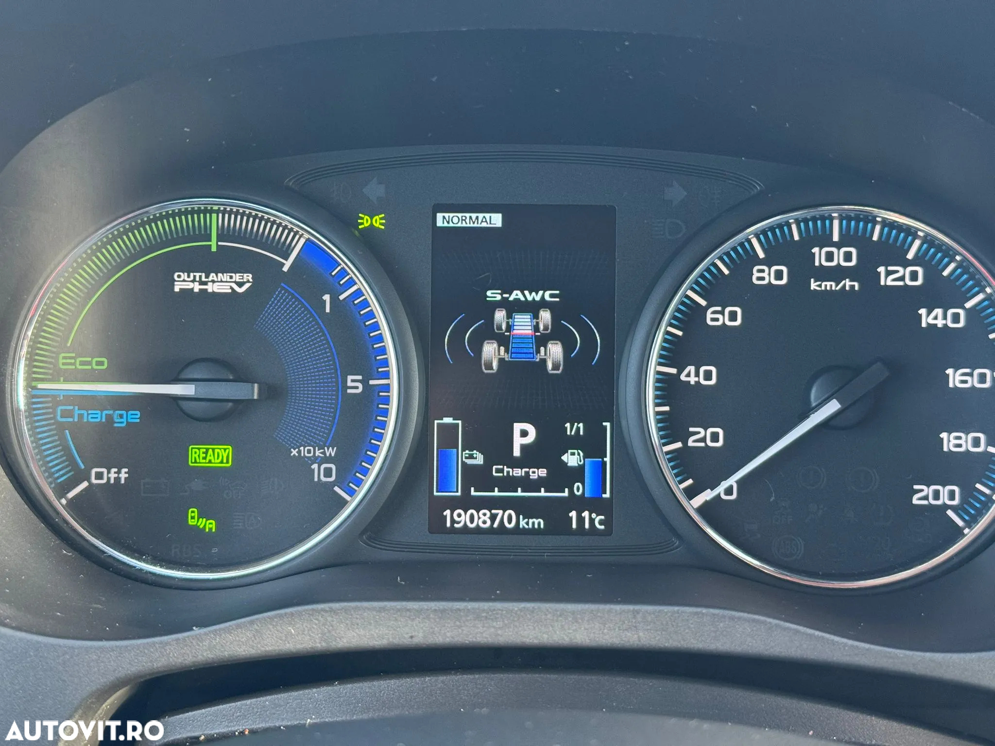 Mitsubishi Outlander 2.4 4WD Plug-In Hybrid Plus - 4