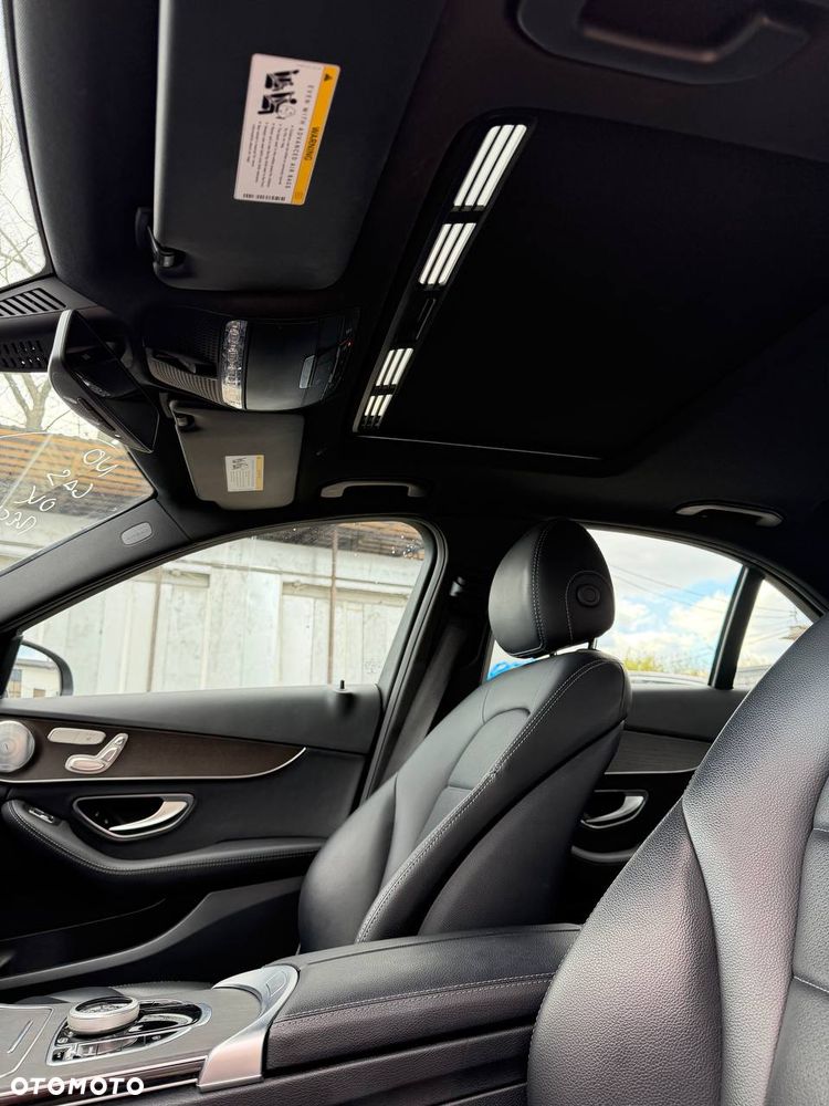 Mercedes-Benz Klasa C 300 4Matic 9G-TRONIC AMG Line - 3
