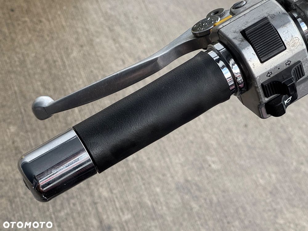 Suzuki Intruder - 16