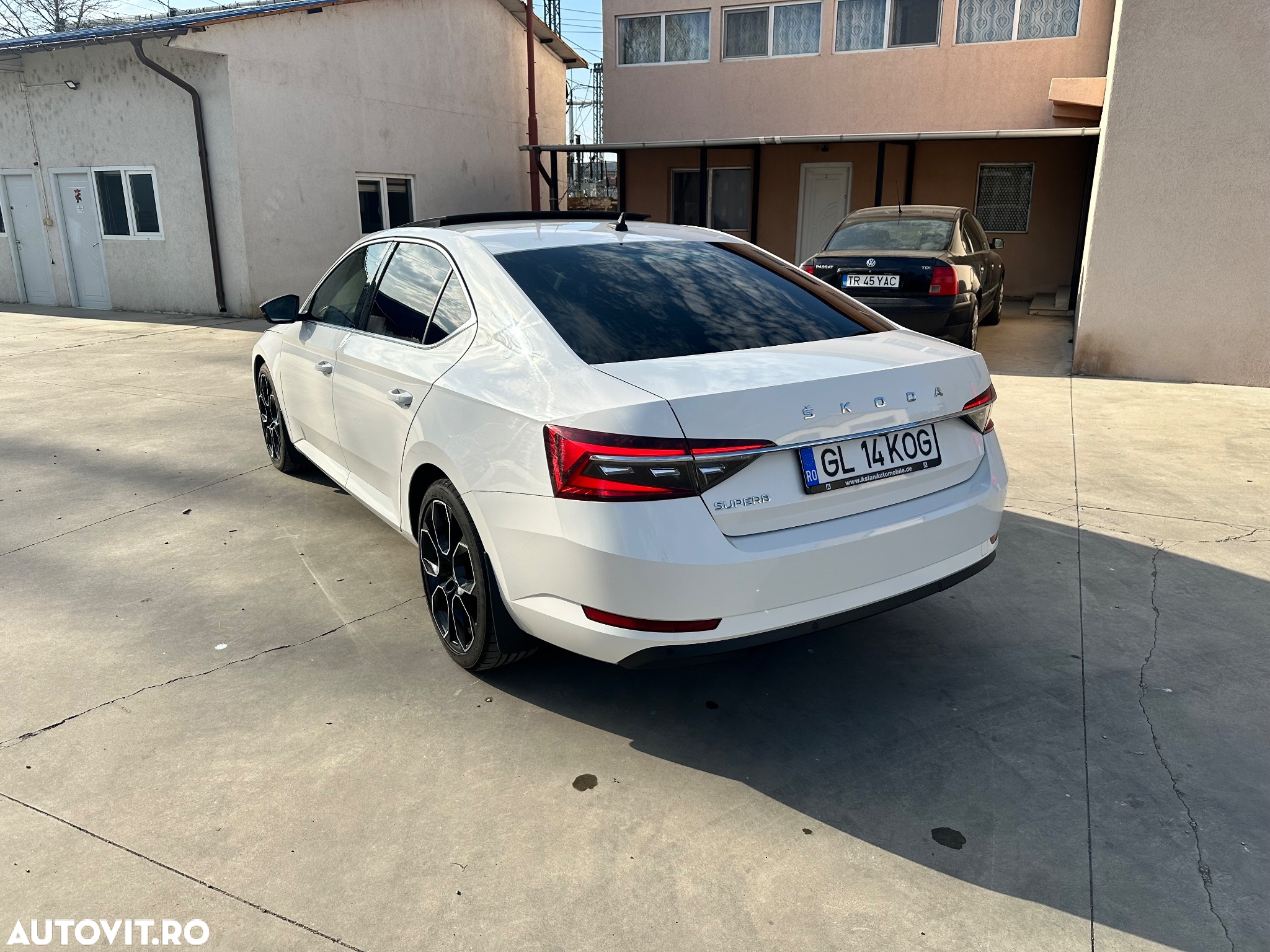 Skoda Superb 2.0 TDI SportLine - 19