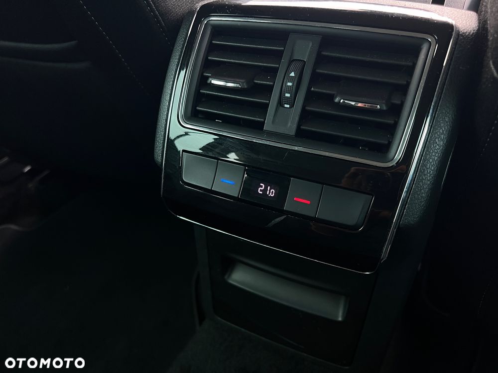 Skoda Superb 2.0 TDI Sportline - 33