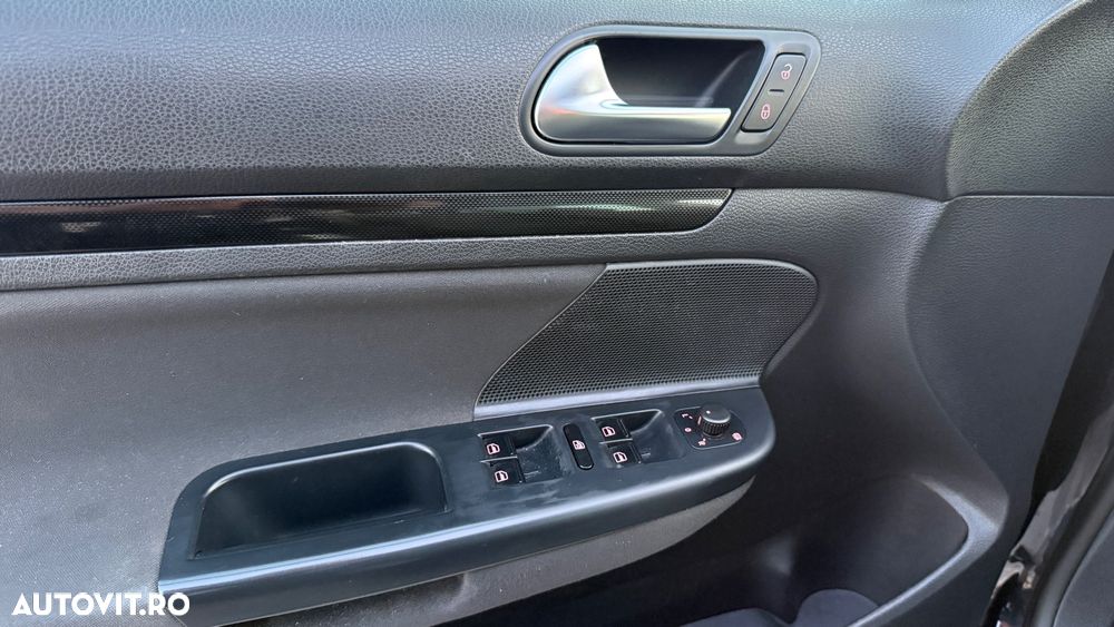 Volkswagen Golf 1.6 TDI DPF DSG BlueMotion Technology Highline - 16