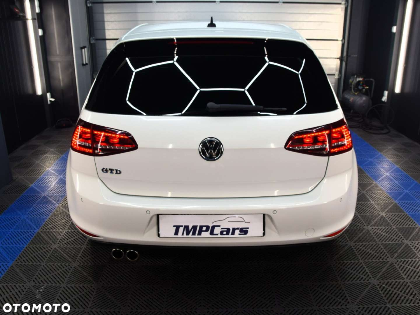 Volkswagen Golf - 22