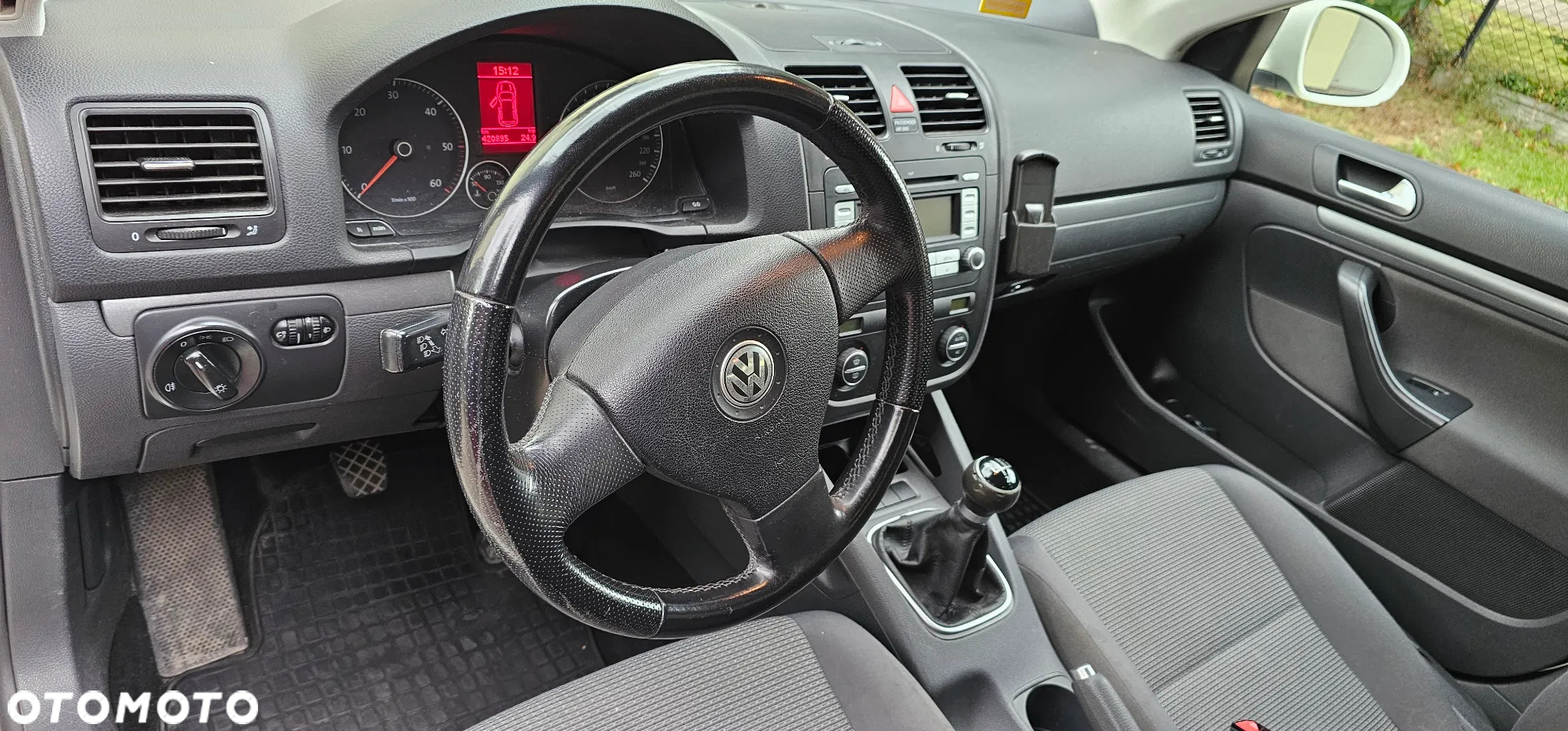Volkswagen Golf V 1.9 TDI DPF BlueMot Comfortline - 11