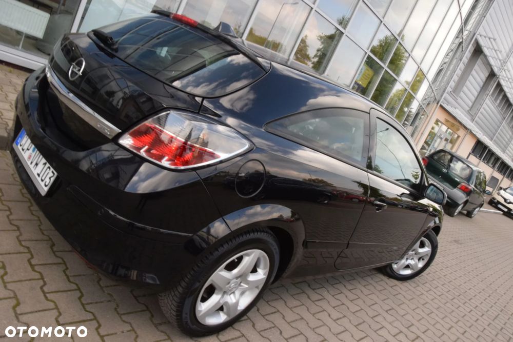 Opel Astra GTC 1.6 Black&White - 19
