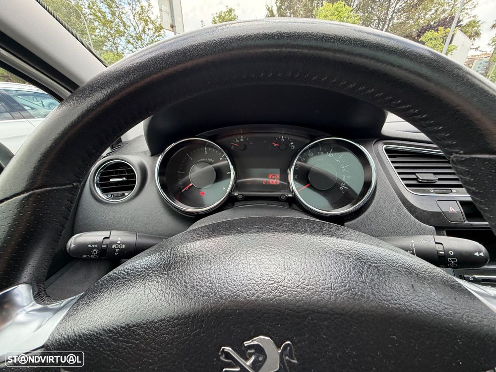 Peugeot 5008 1.6 BlueHDi Style EAT6 - 28