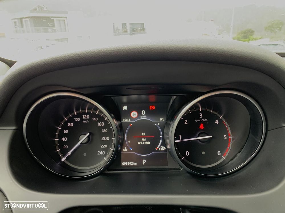 Land Rover Discovery Sport 2.0 TD4 HSE Luxury 7L Auto - 26