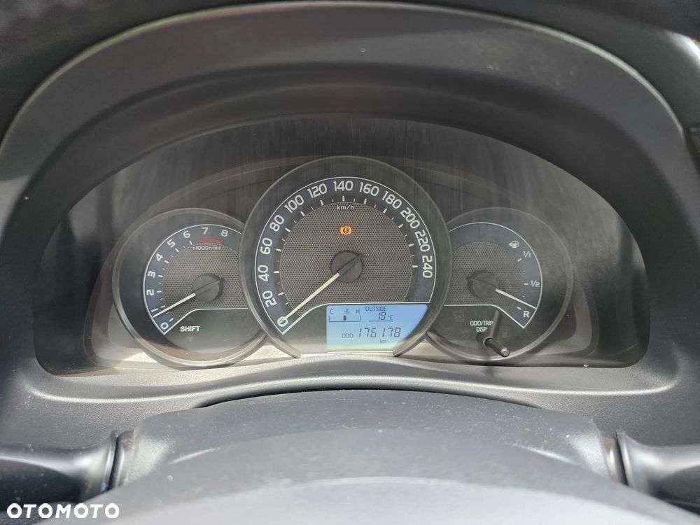 Toyota Auris 1.33 Dual-VVT-i - 28